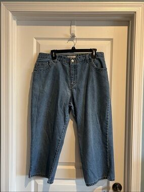 Cherokee Cropped High-Rise Blue Jeans